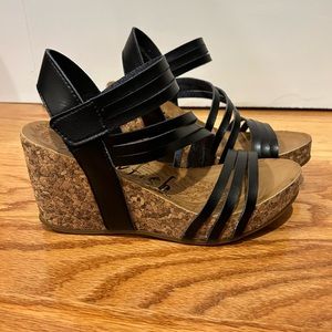 Never worn Blowfish black Wedges size 7